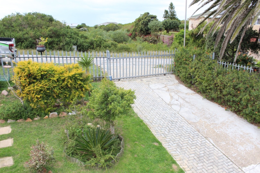 6 Bedroom Property for Sale in Paradise Beach Eastern Cape